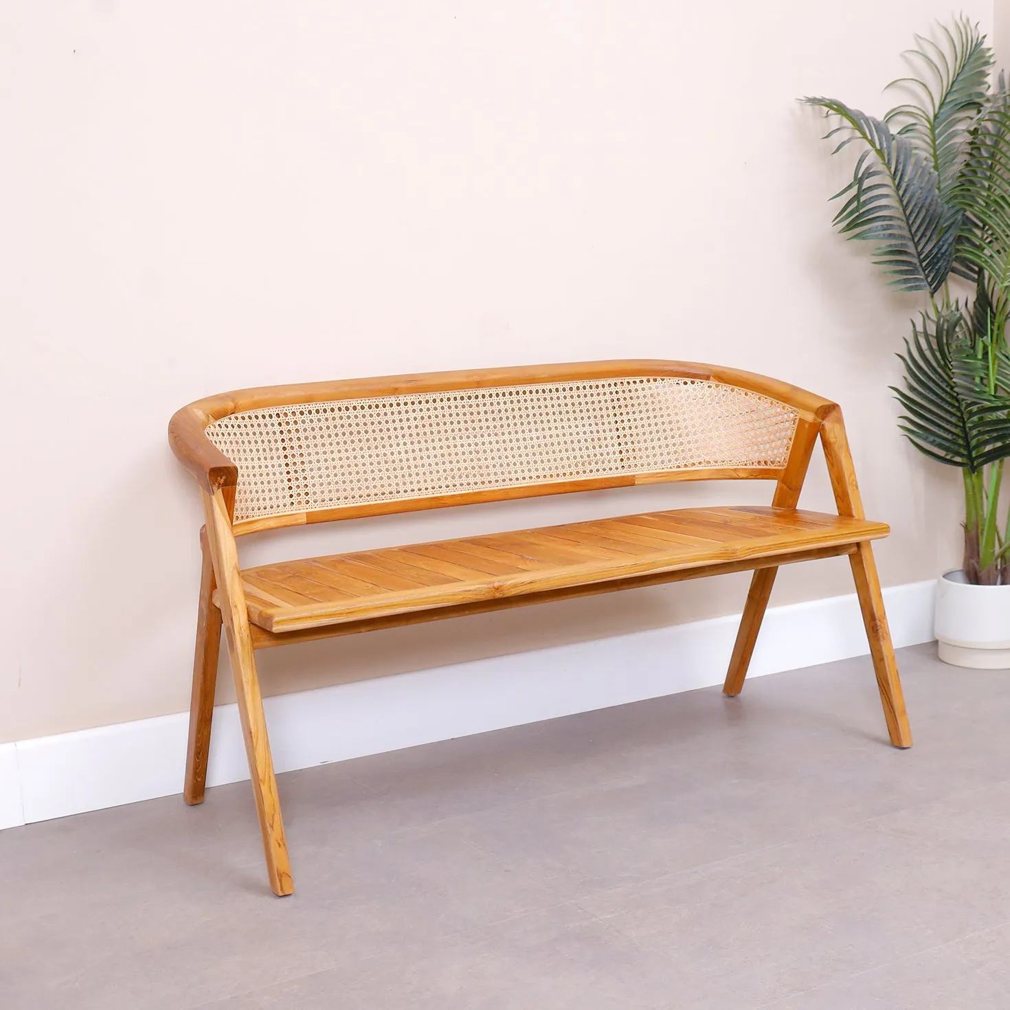 Ariana Bench