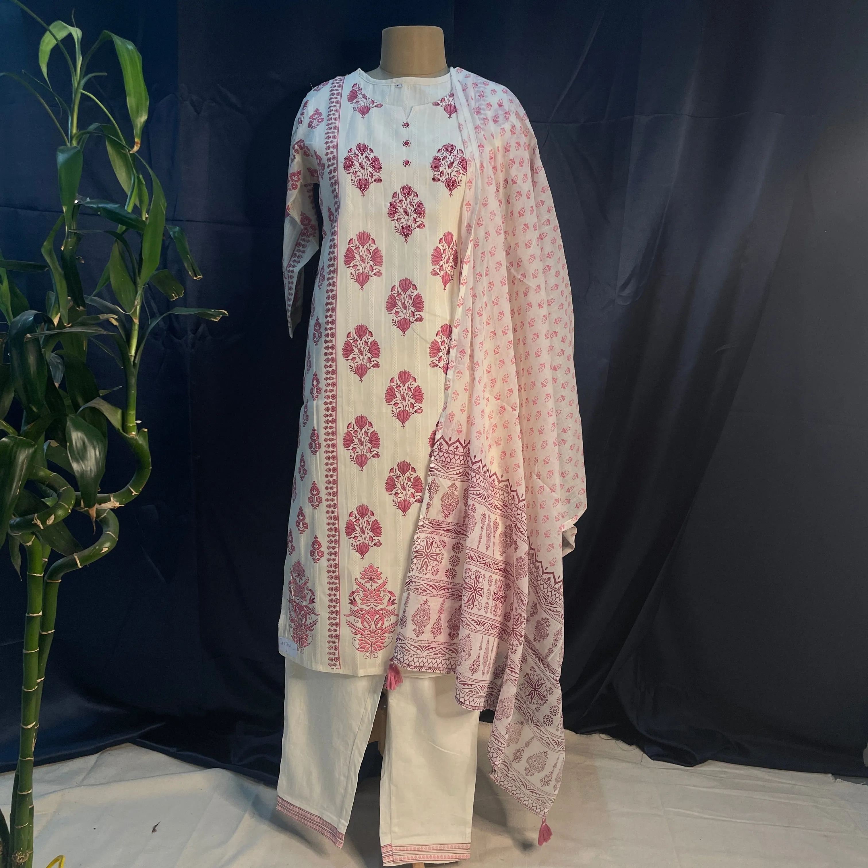 Exclusive Suit Set With Dupatta (Cotton, Dupatta-Mulmul) Cream Pink Floral Print Fabric